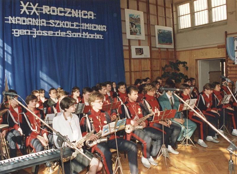 148   - 11.03.1994 r. XX rocznica nadania szkole imienia.jpg